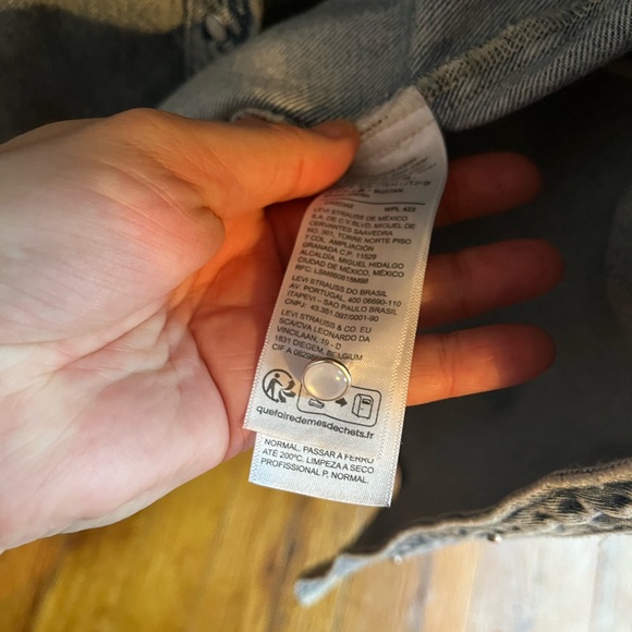 Levi's Distressed Light Blue Denim Button-Down Shirt - Picture 5 of 6